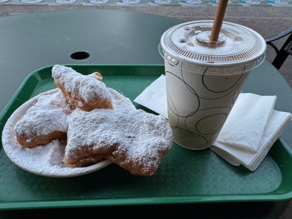 beignets and coffee at cafe du Monde